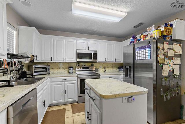 2102 E HUNTERS GLEN, Wichita Falls, TX 76306