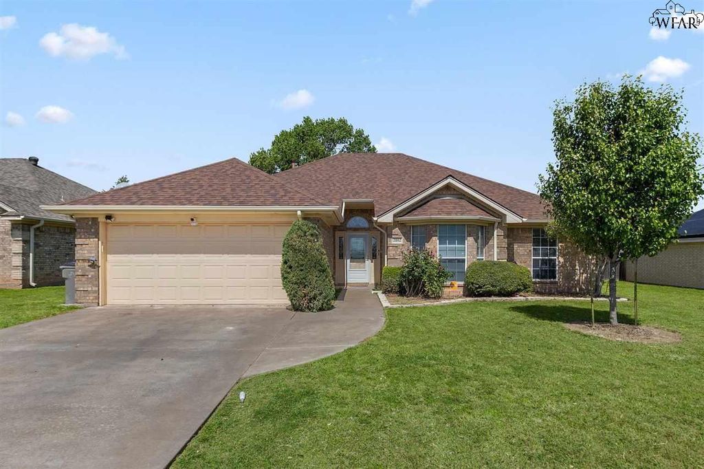 2102 E HUNTERS GLEN, Wichita Falls, TX 76306