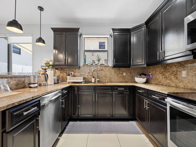 8781 NW 98th Ct 8781, Doral, FL 33178