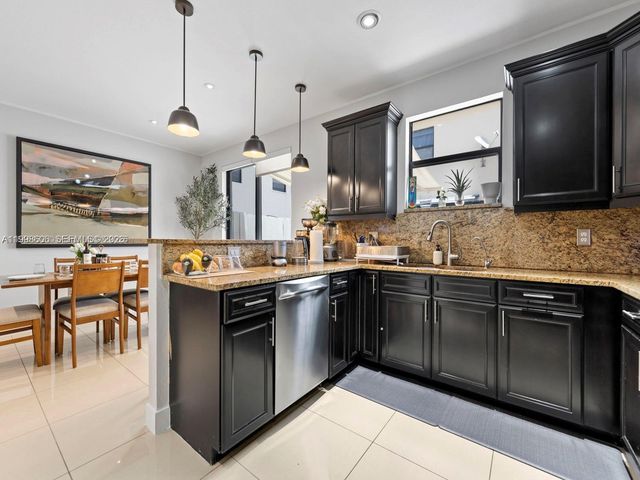 8781 NW 98th Ct 8781, Doral, FL 33178