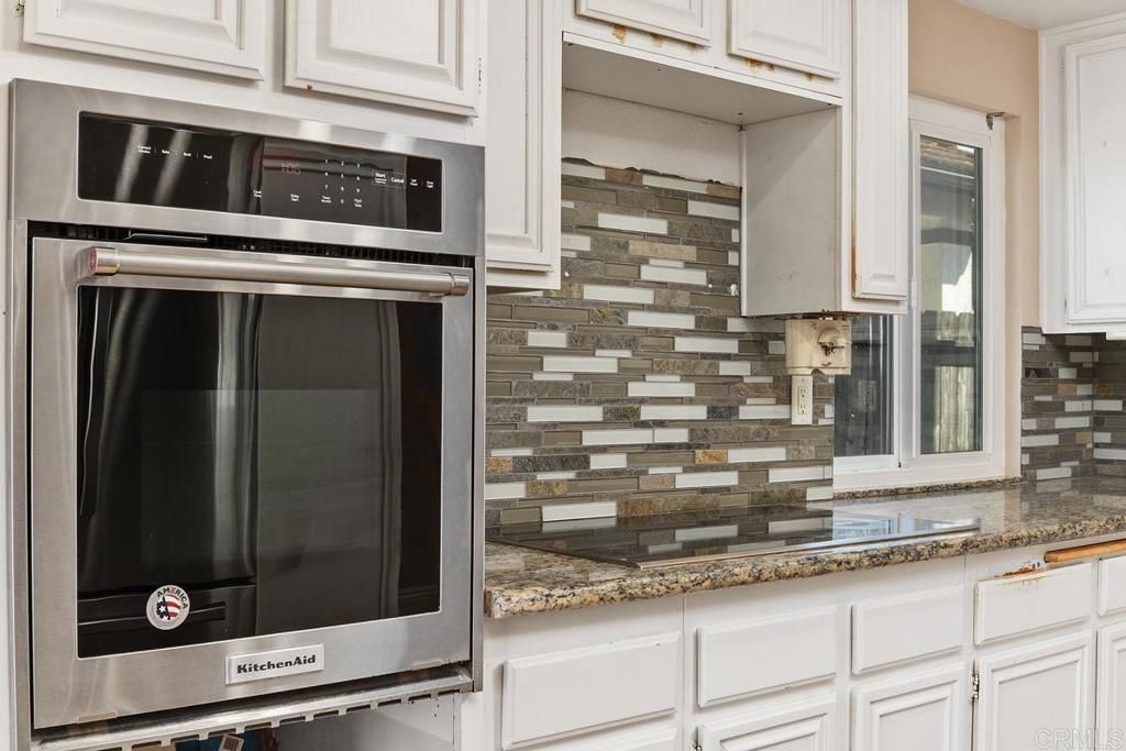 Image 11 of property listing at 2067 Paseo De Anza, Vista, CA 92084