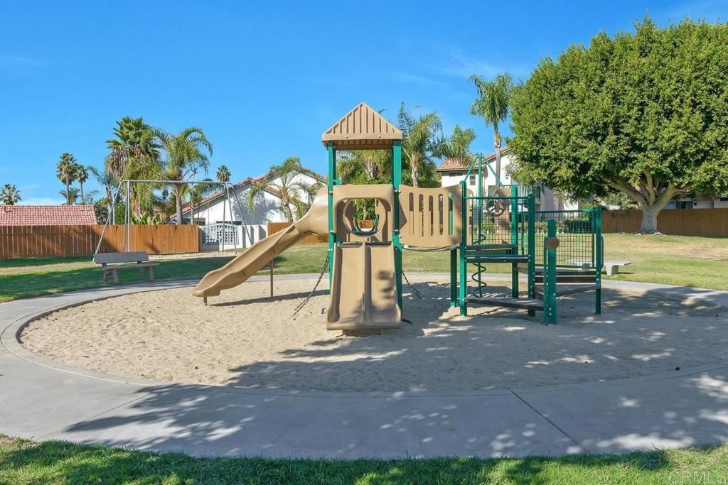 Image 28 of property listing at 2067 Paseo De Anza, Vista, CA 92084