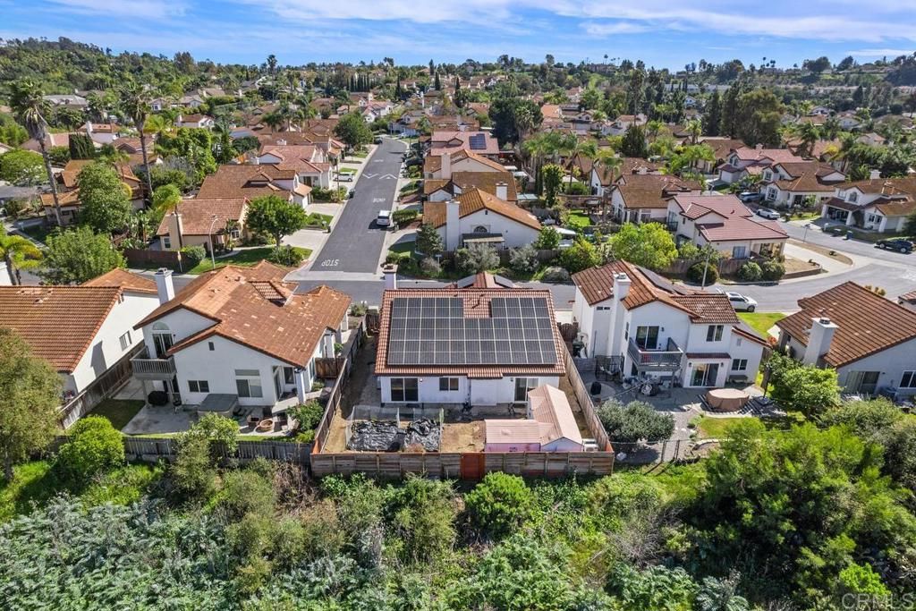 Image 3 of property listing at 2067 Paseo De Anza, Vista, CA 92084