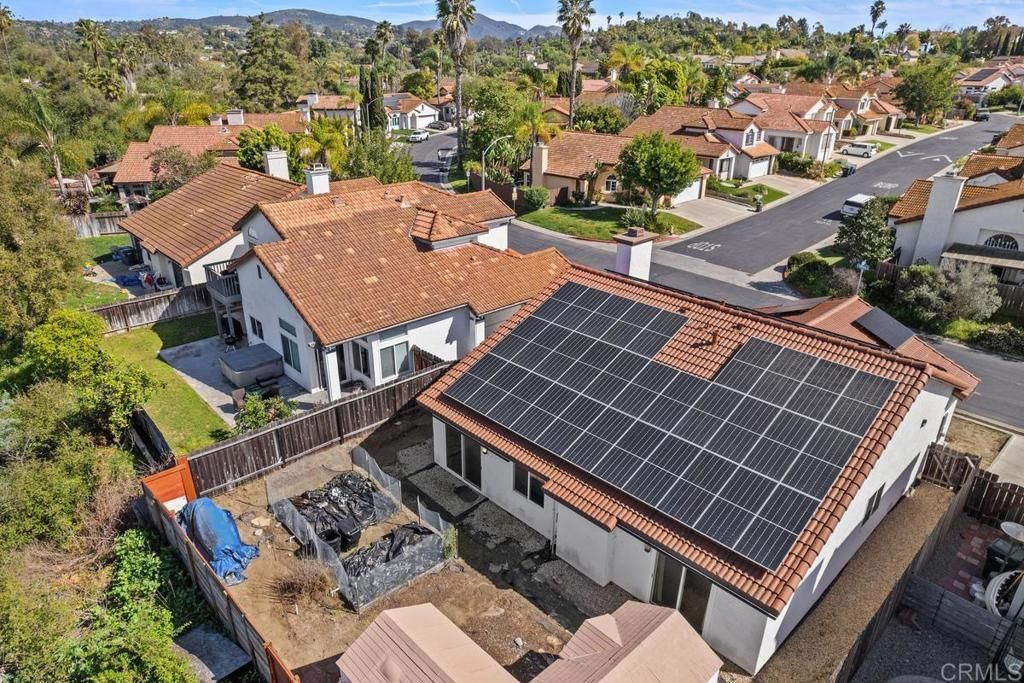 Image 6 of property listing at 2067 Paseo De Anza, Vista, CA 92084