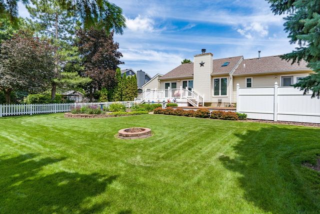 3421 Meadow Court, Bettendorf, IA 52722
