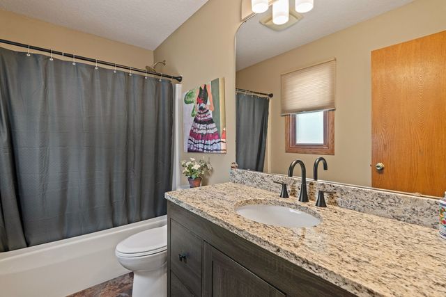 3421 Meadow Court, Bettendorf, IA 52722