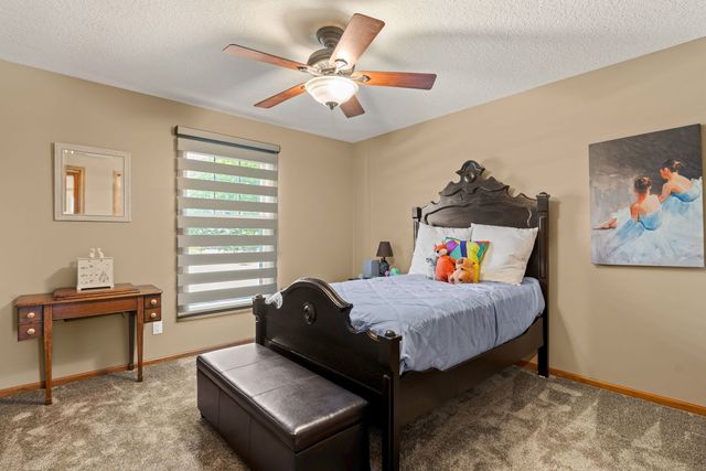 3421 Meadow Court, Bettendorf, IA 52722