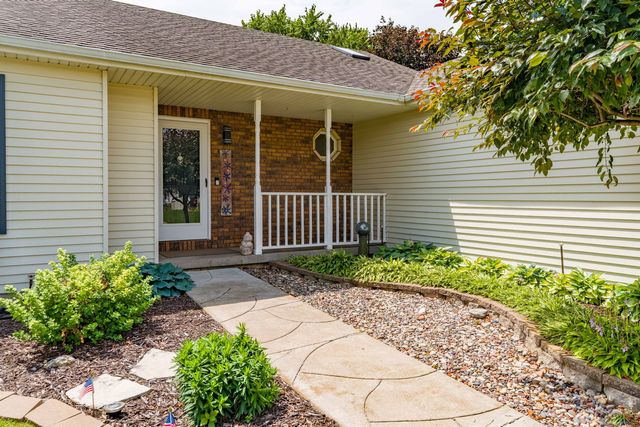 3421 Meadow Court, Bettendorf, IA 52722