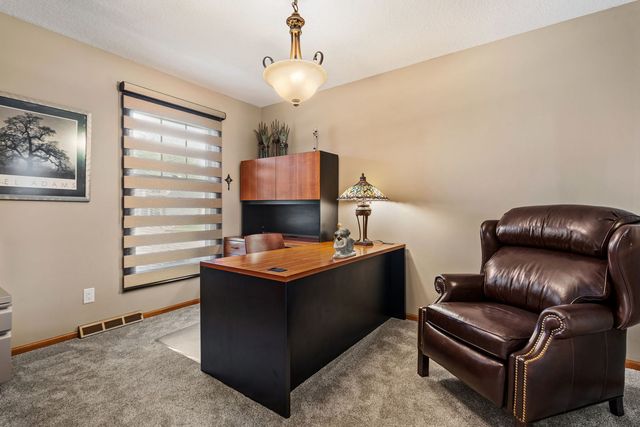 3421 Meadow Court, Bettendorf, IA 52722