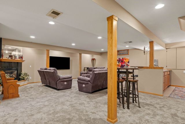 3421 Meadow Court, Bettendorf, IA 52722