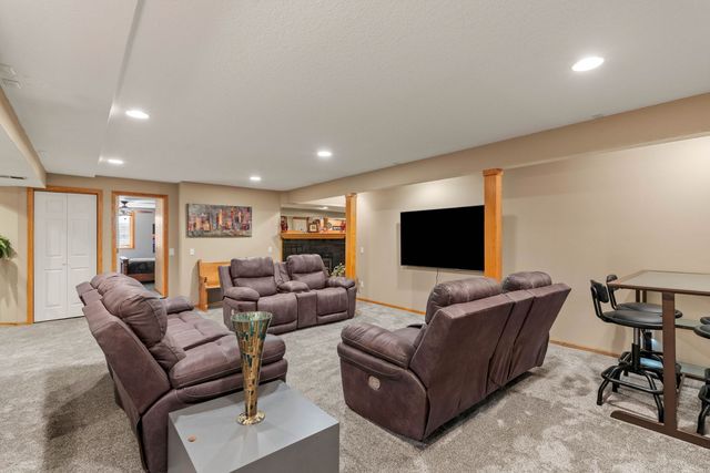 3421 Meadow Court, Bettendorf, IA 52722