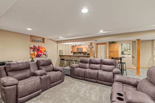 3421 Meadow Court, Bettendorf, IA 52722