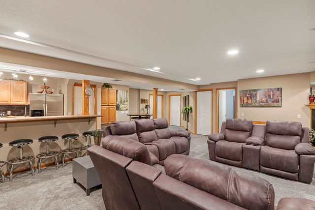 3421 Meadow Court, Bettendorf, IA 52722
