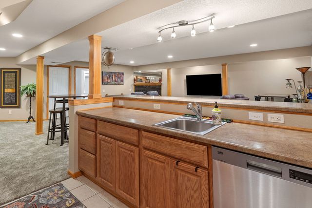 3421 Meadow Court, Bettendorf, IA 52722