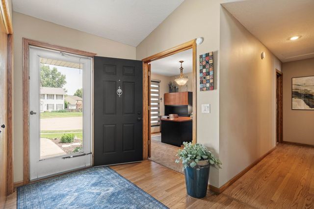3421 Meadow Court, Bettendorf, IA 52722