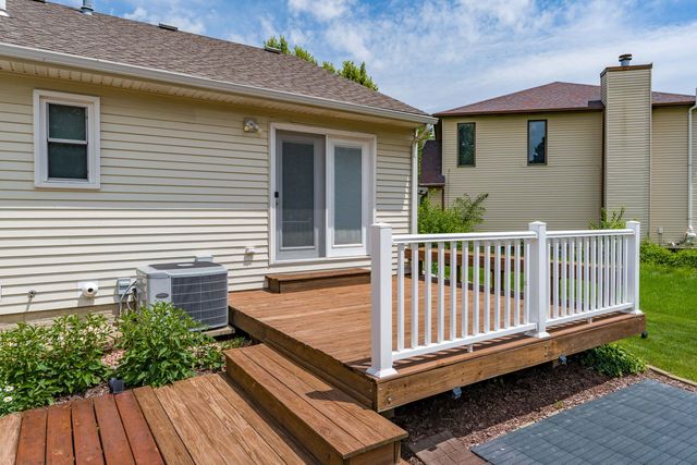 3421 Meadow Court, Bettendorf, IA 52722