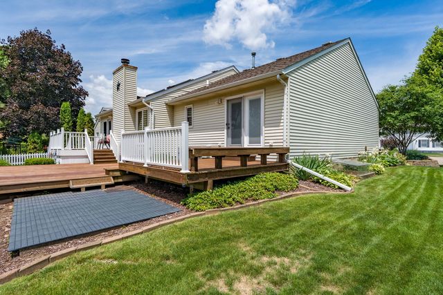 3421 Meadow Court, Bettendorf, IA 52722