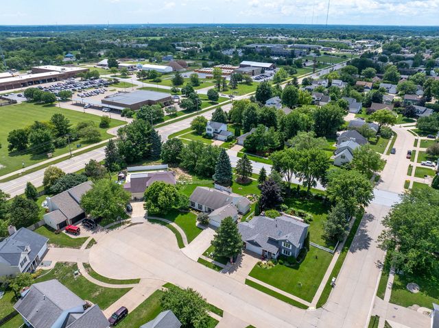3421 Meadow Court, Bettendorf, IA 52722