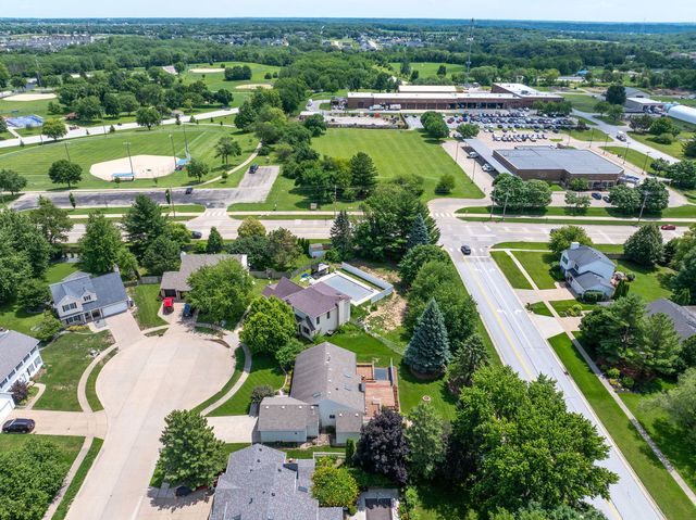 3421 Meadow Court, Bettendorf, IA 52722