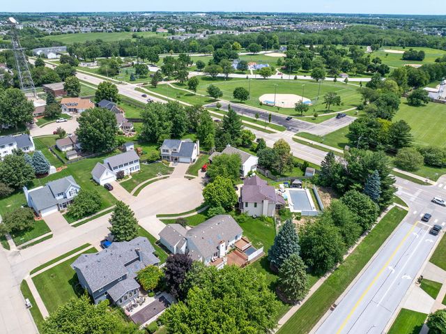 3421 Meadow Court, Bettendorf, IA 52722