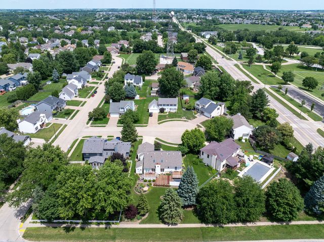 3421 Meadow Court, Bettendorf, IA 52722