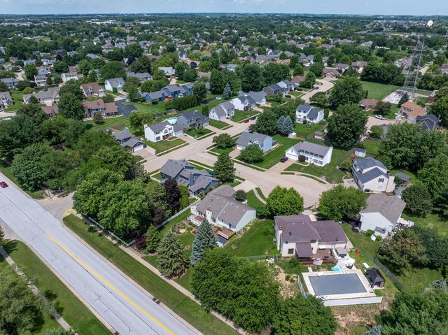 3421 Meadow Court, Bettendorf, IA 52722