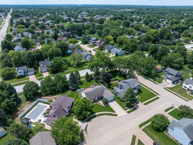 3421 Meadow Court, Bettendorf, IA 52722