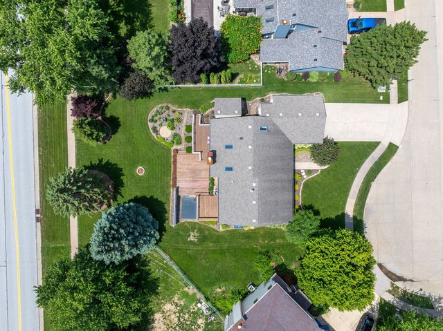 3421 Meadow Court, Bettendorf, IA 52722