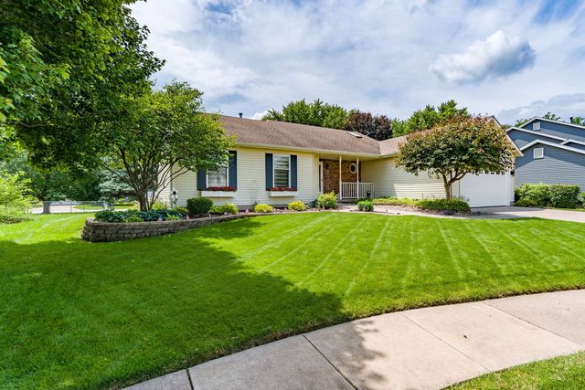 3421 Meadow Court, Bettendorf, IA 52722
