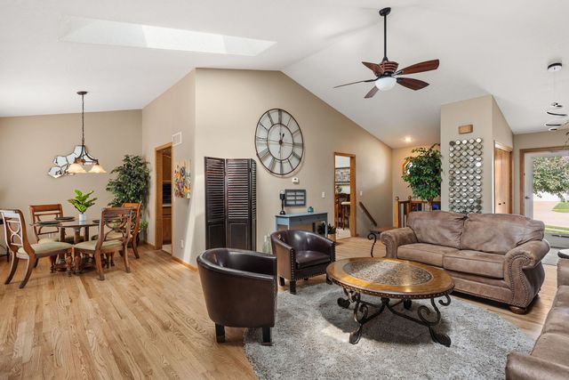 3421 Meadow Court, Bettendorf, IA 52722