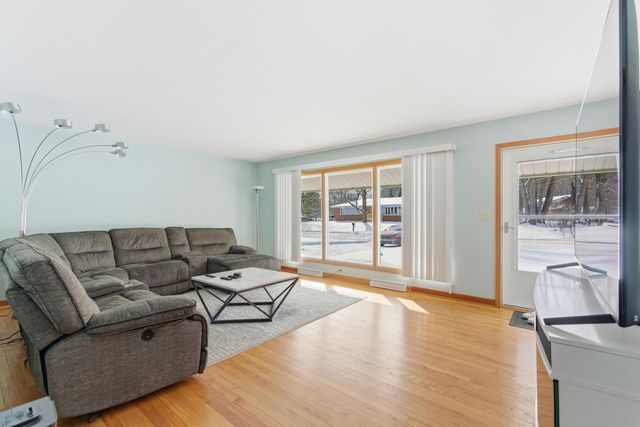 225 Dogwood Drive, Chesterton, IN 46304