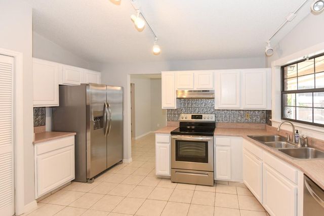 24 LAKE VISTA WAY, Ormond Beach, FL 32174