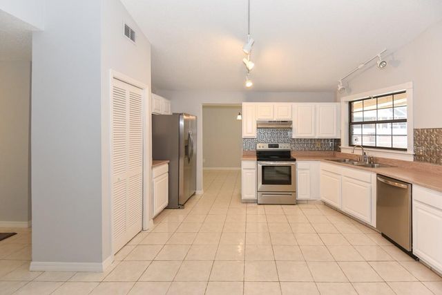 24 LAKE VISTA WAY, Ormond Beach, FL 32174