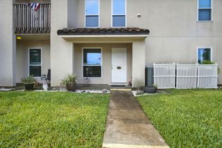 221 Marion Dr, Rockport, TX 78382