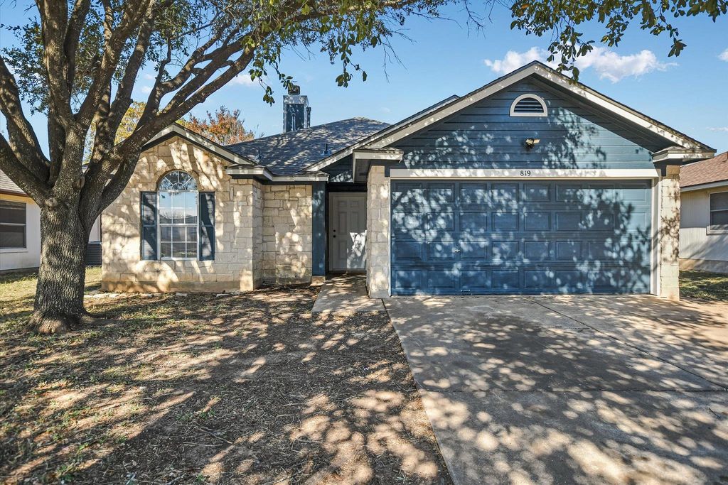 819 Sonny DR, Leander, TX 78641