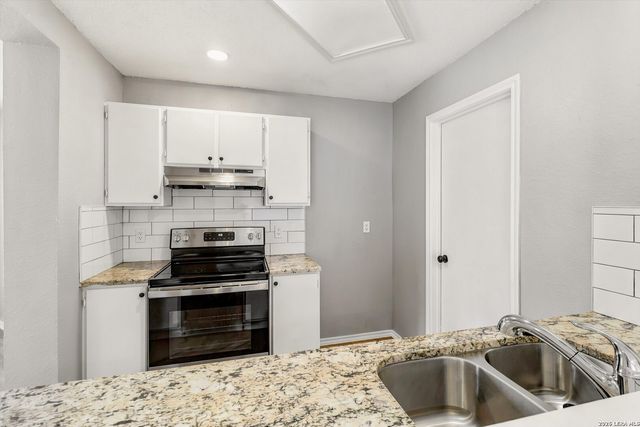 3718 CANDLEBLUFF DR, San Antonio, TX 78244