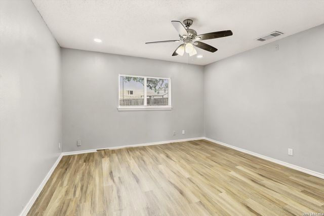 3718 CANDLEBLUFF DR, San Antonio, TX 78244