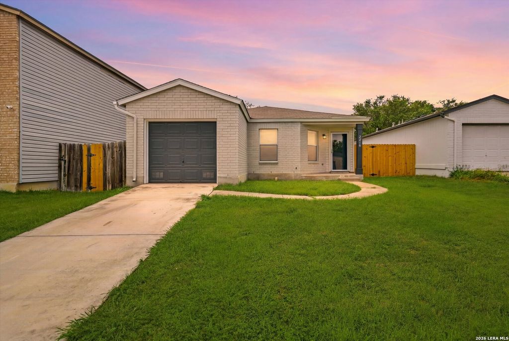 3718 CANDLEBLUFF DR, San Antonio, TX 78244