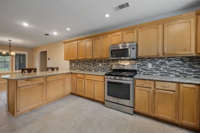 109 Castlewood Road, Enchanted Oaks, TX 75156