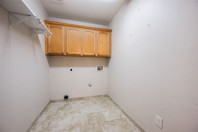109 Castlewood Road, Enchanted Oaks, TX 75156
