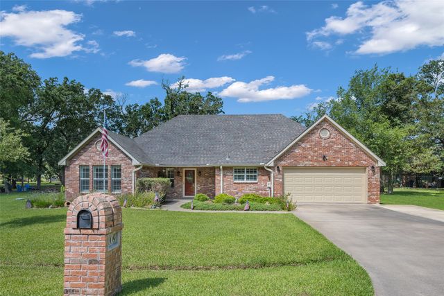 109 Castlewood Road, Enchanted Oaks, TX 75156