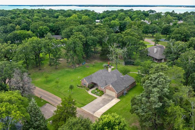 109 Castlewood Road, Enchanted Oaks, TX 75156