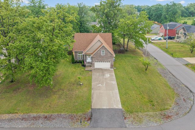1861 Red Fox Trl, Clarksville, TN 37042