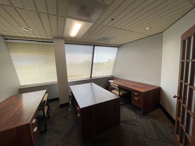 340 W Butterfield Road 4D, Elmhurst, IL 60126