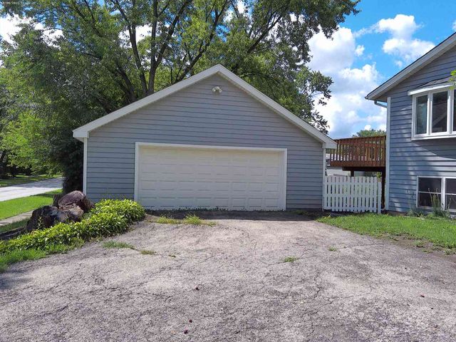 839 Bonniebrook Avenue, Mundelein, IL 60060
