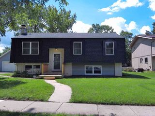 839 Bonniebrook Avenue, Mundelein, IL 60060