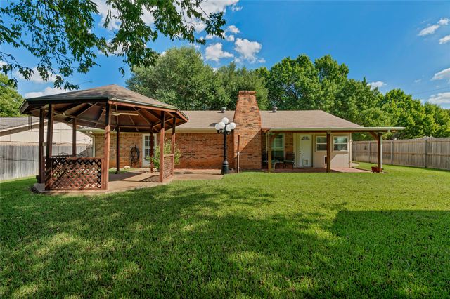 650 Tena Court, Burleson, TX 76028