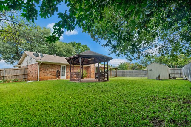650 Tena Court, Burleson, TX 76028