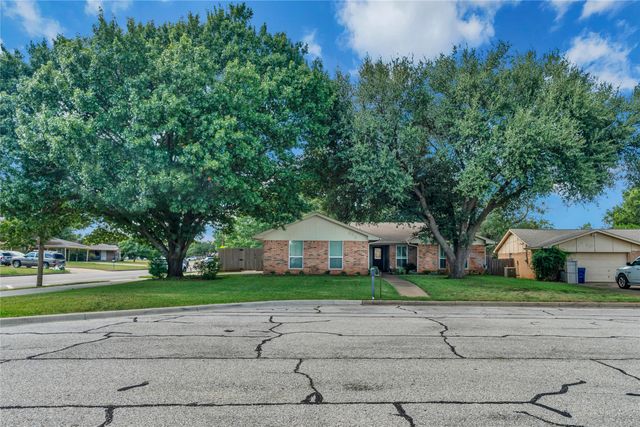 650 Tena Court, Burleson, TX 76028