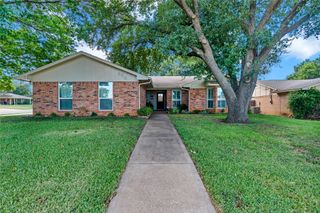 650 Tena Court, Burleson, TX 76028